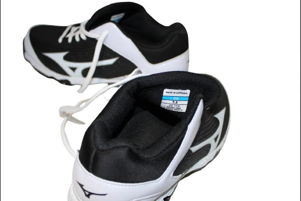 Finch Elite Baseball & Softball Cleats Spike Metal Fast Pitch Black/White Shoes